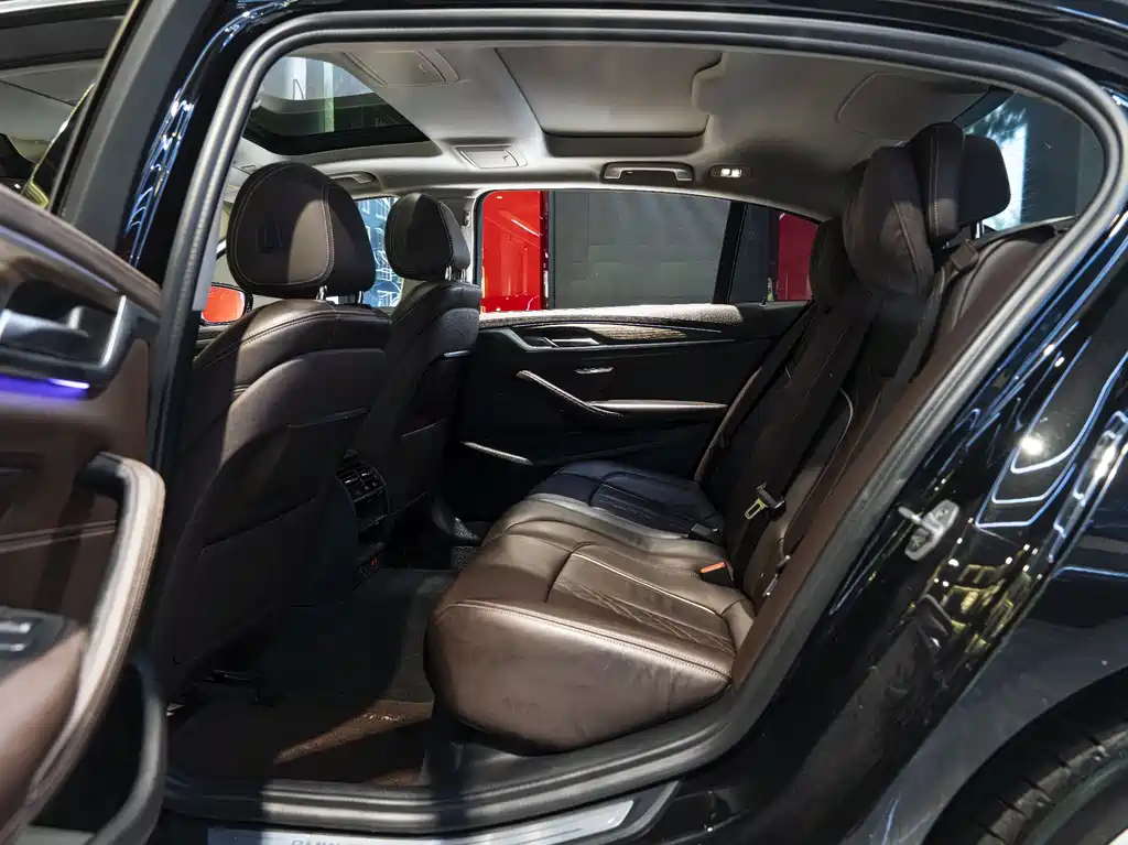 BMW 5 Series New Energy 2019 — фото 21