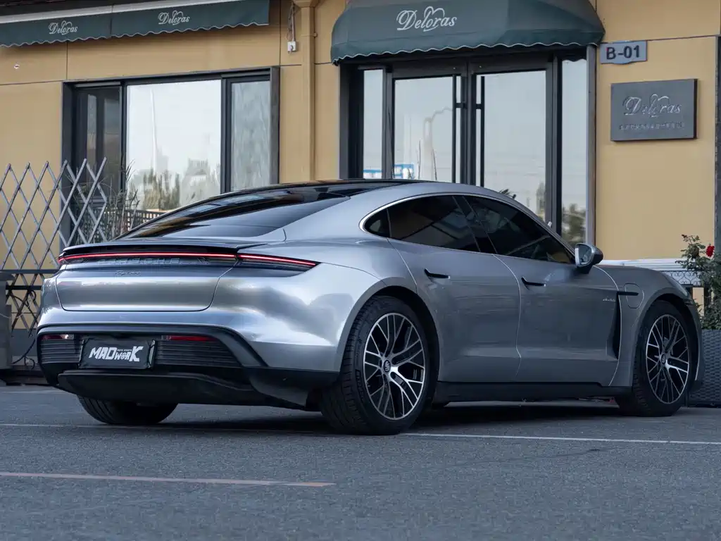Porsche Taycan 2024