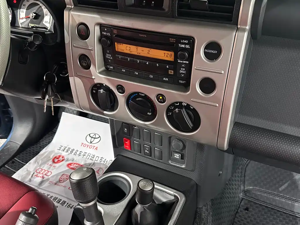 Toyota FJ Cruiser 2020 — фото 11