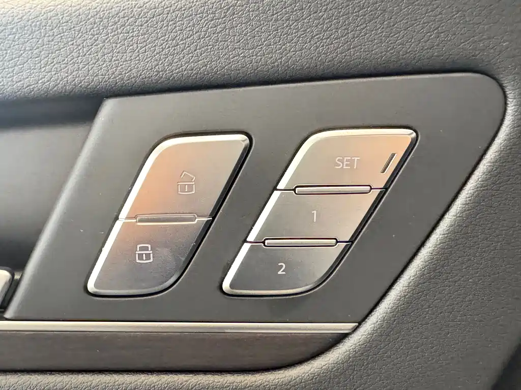 Audi Q5L 2024 — фото 19