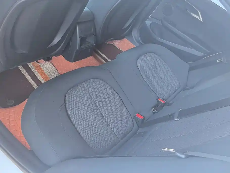BMW 1 Series 2018 — фото 11