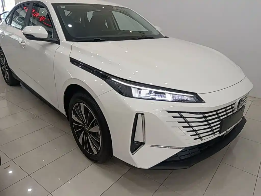 Changan Eado PHEV 2026 — фото 4