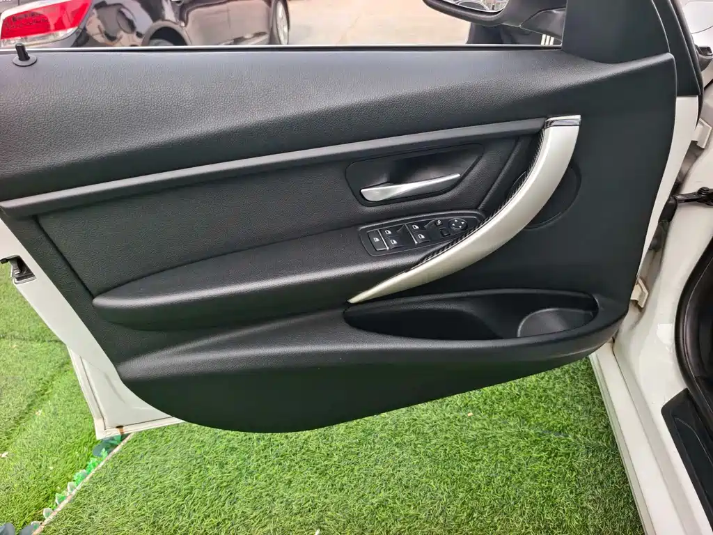 BMW 3 Series 2015 — фото 10