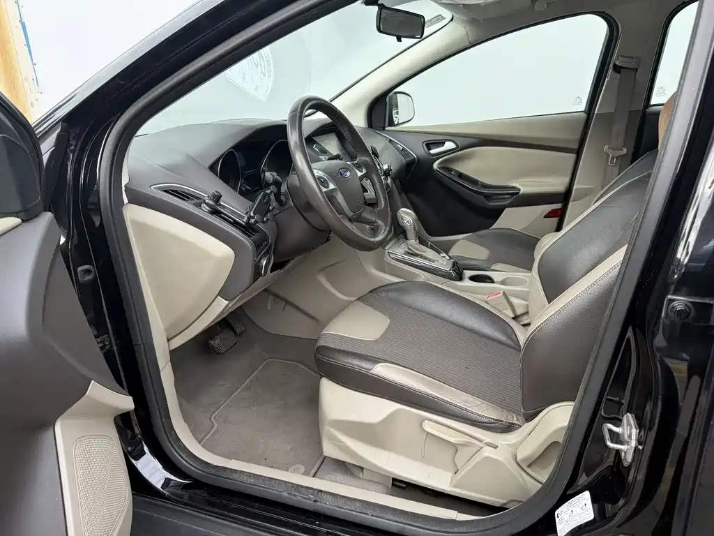 Ford Focus 2014 — фото 15