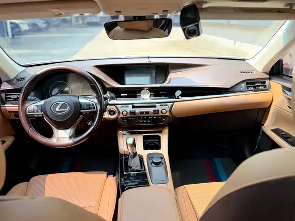 Lexus ES 2016
