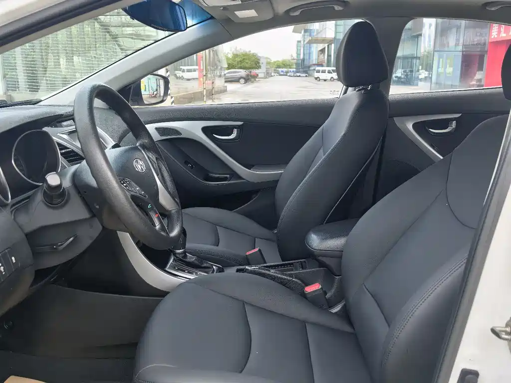 Hyundai Elantra Langdong 2018 — фото 9