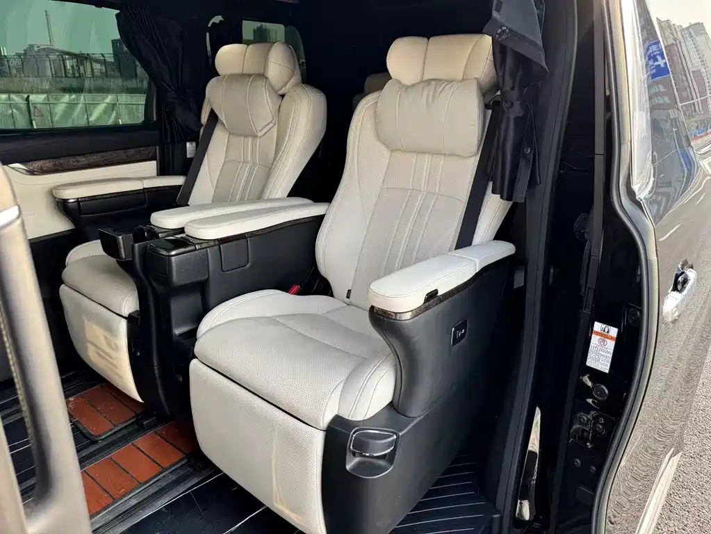 Toyota Vellfire 2022 — фото 12