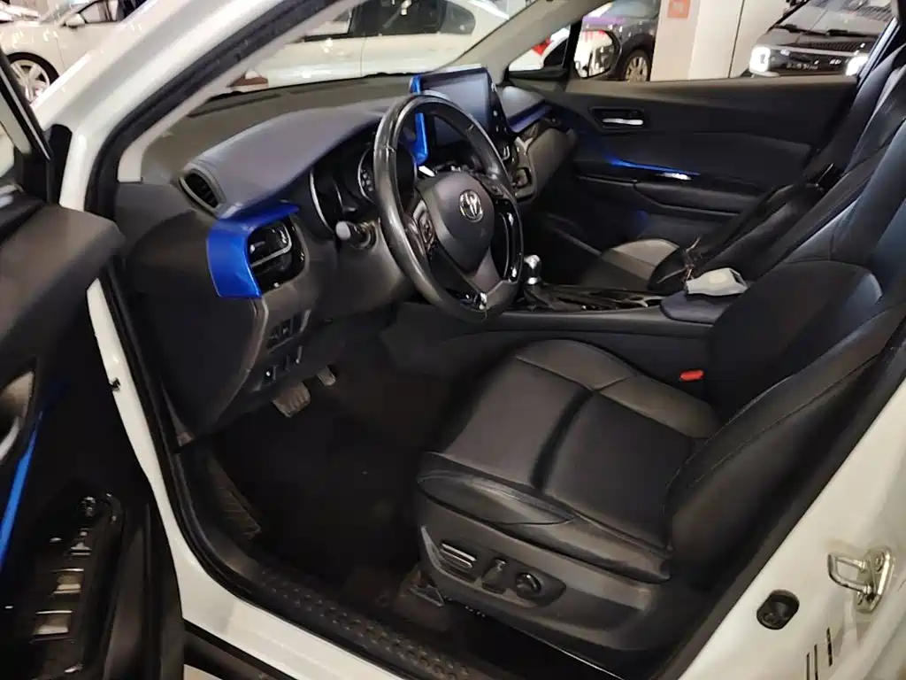 Toyota C-HR 2022 — фото 15