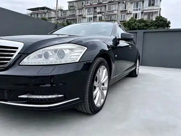 Mercedes-Benz S-Class 2011