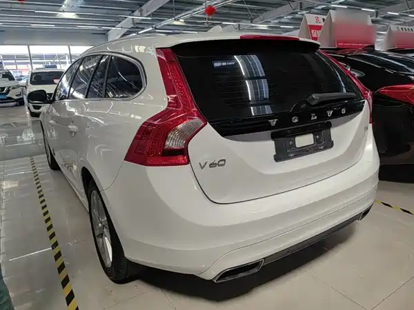 Volvo V60 2015