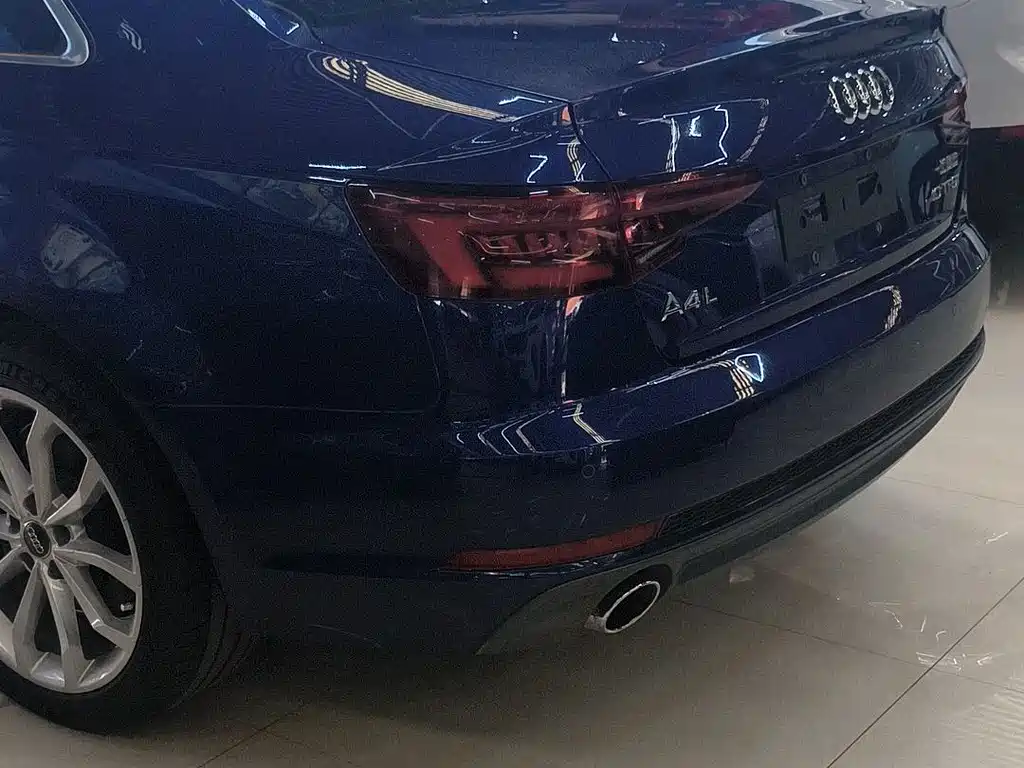 Audi A4L 2019 — фото 8