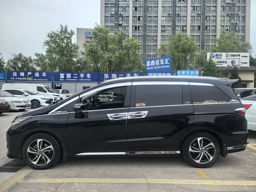 Honda Odyssey 2018 — фото 2