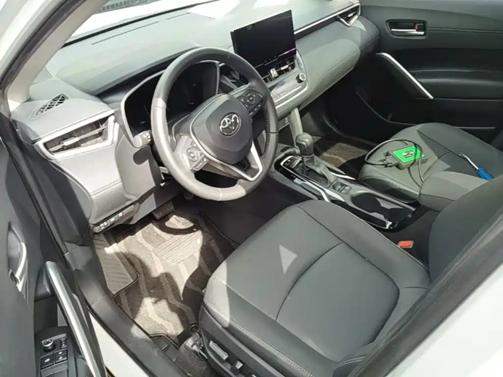 Toyota Corolla Cross 2023 — фото 16