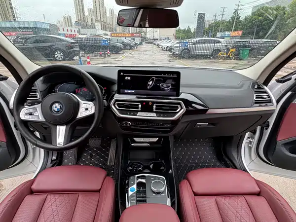 BMW iX3 2024