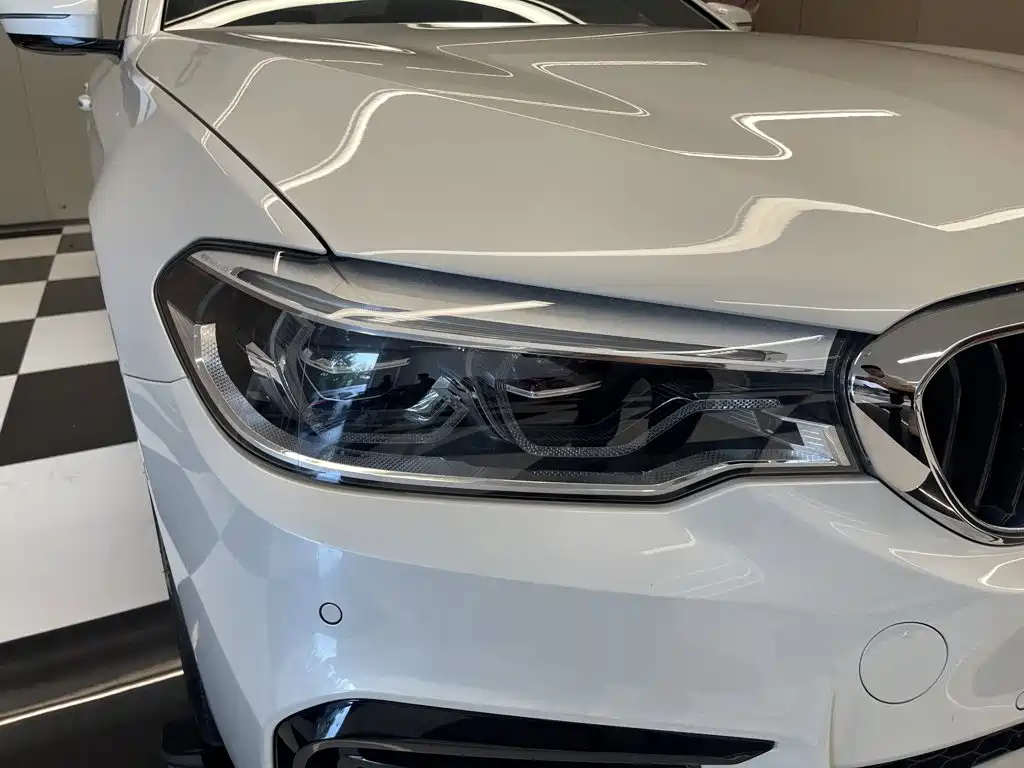 BMW 5 Series 2018 — фото 9