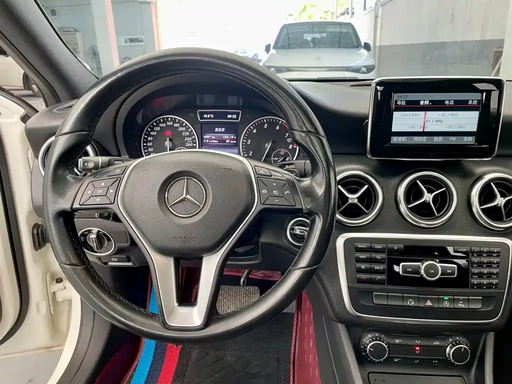 Mercedes-Benz A-Class 2015 — фото 13