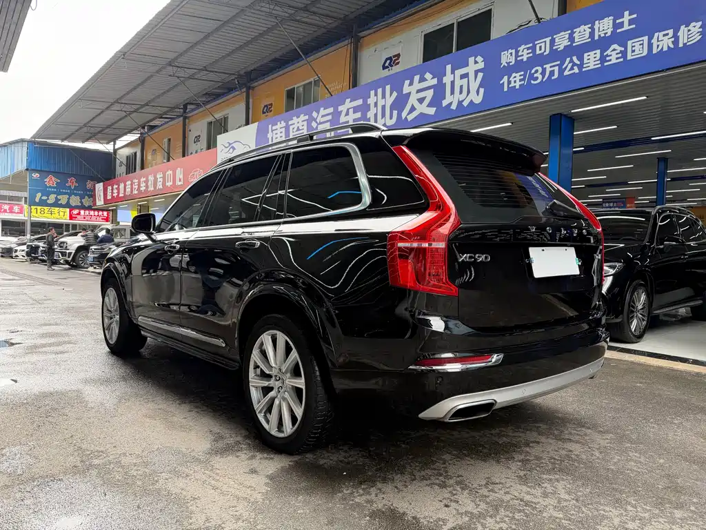 Volvo XC90 2018 — фото 23