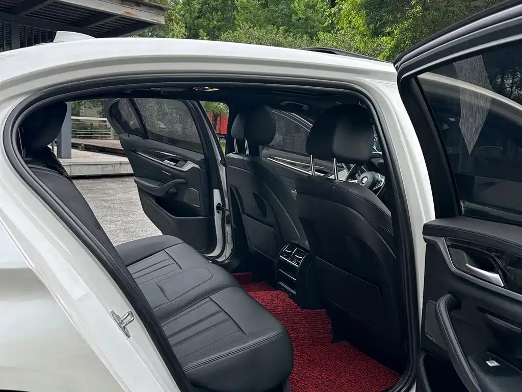 BMW 5 Series 2019 — фото 12