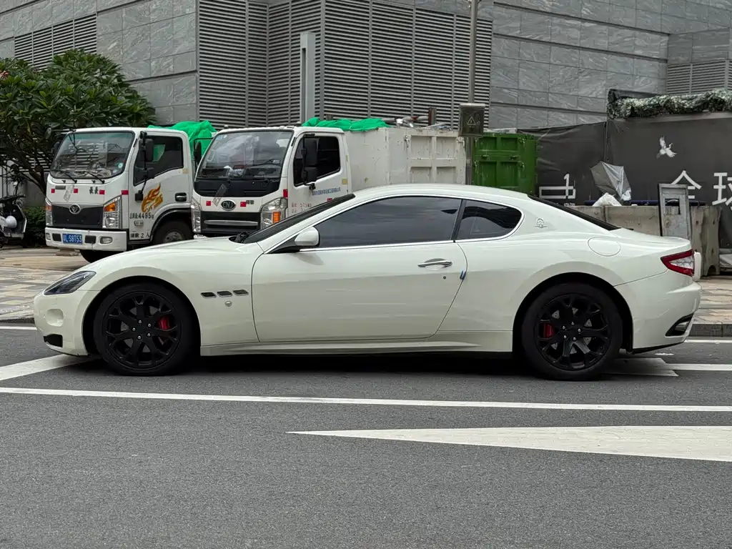 Maserati GranTurismo 2016 — фото 5