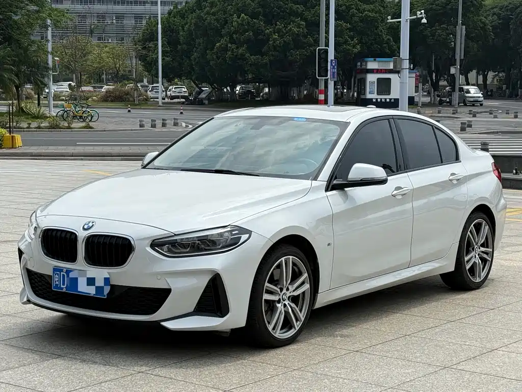 BMW 1 Series 2019 — фото 1