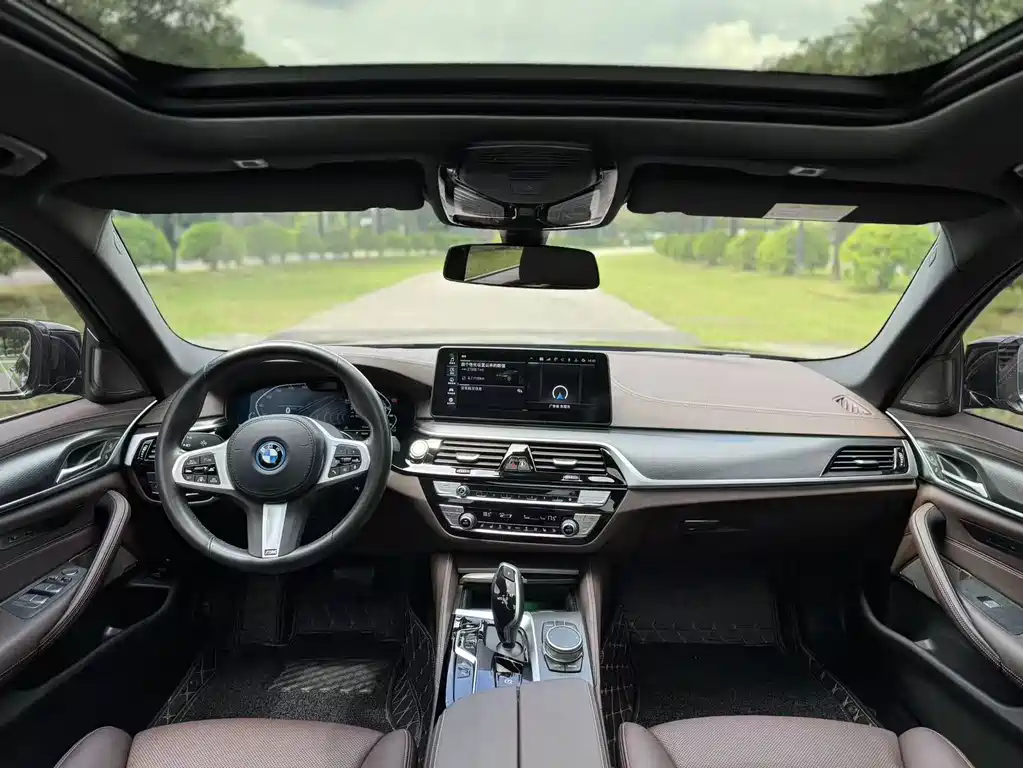 BMW 5 Series New Energy 2022 — фото 19