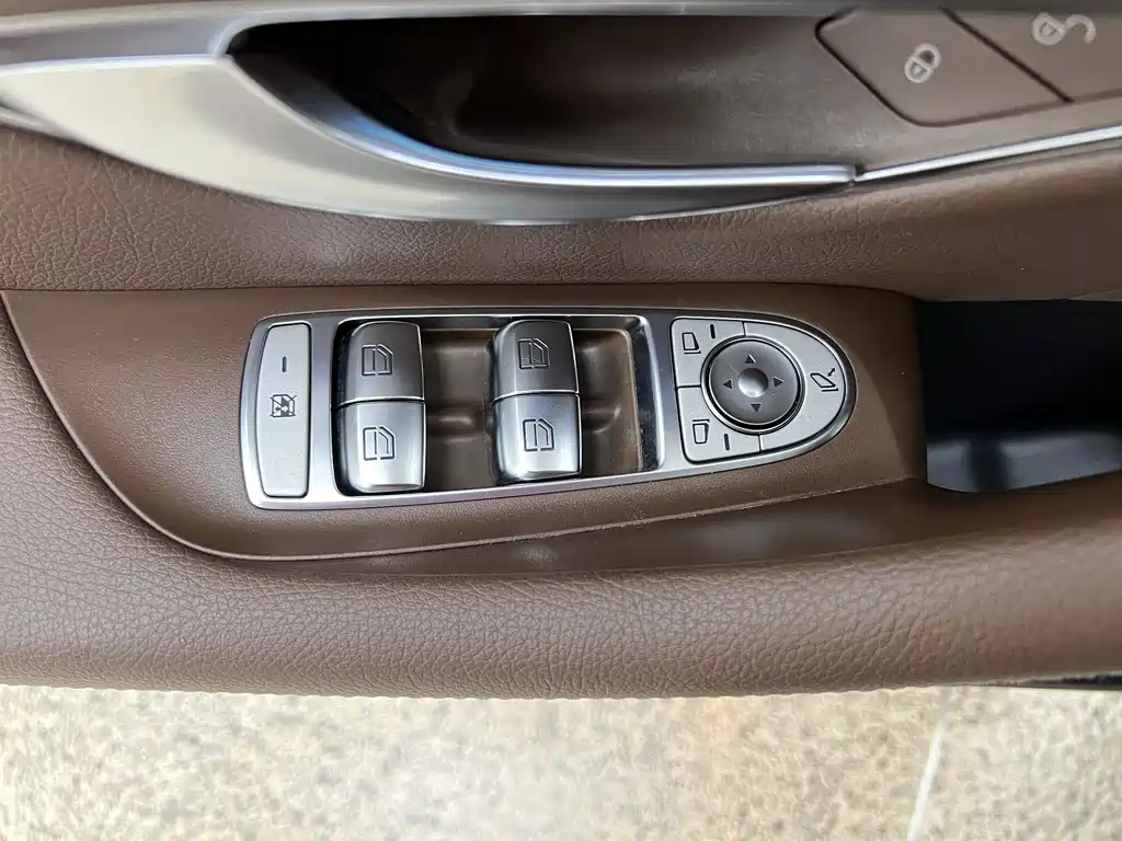 Mercedes-Benz E-Class 2021 — фото 17