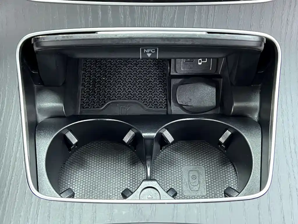 Mercedes-Benz E-Class 2021 — фото 24
