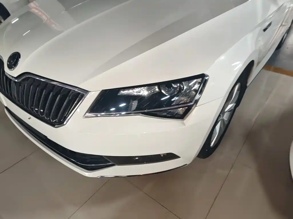 Skoda Superb 2016 — фото 24