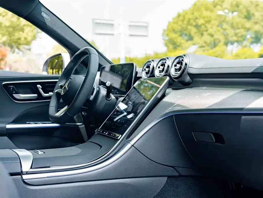 Mercedes-Benz C-Class 2025 — фото 15