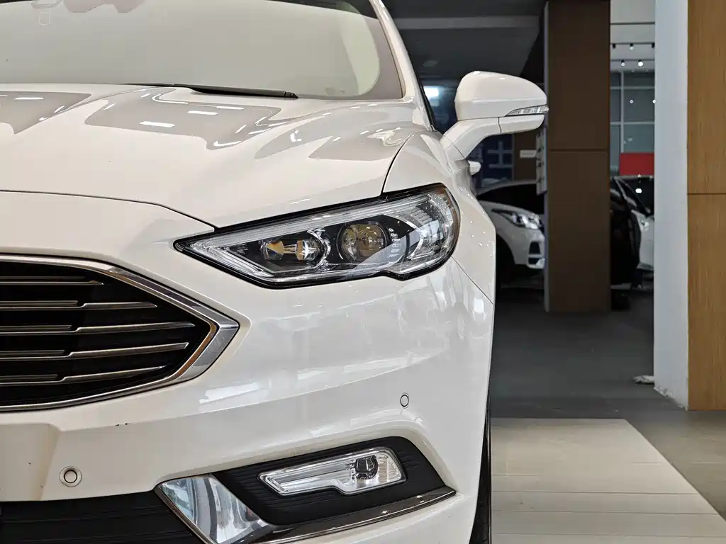 Ford Mondeo 2018 — фото 2