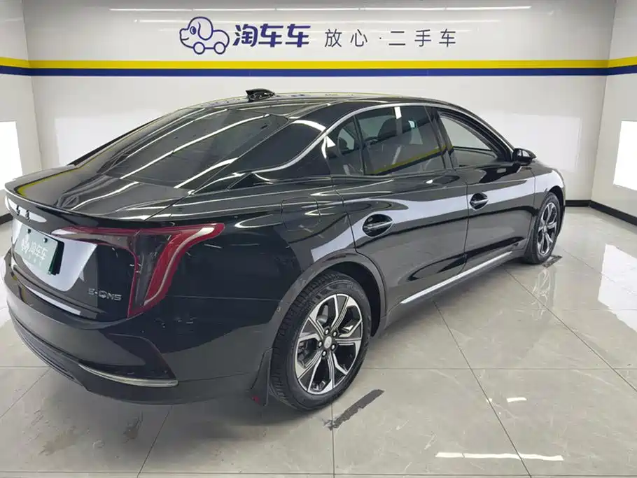 Hongqi E-QM5 2024 — фото 3