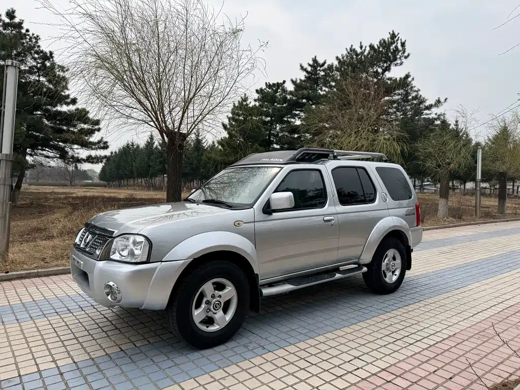 Nissan Paladin 2015 — фото 2