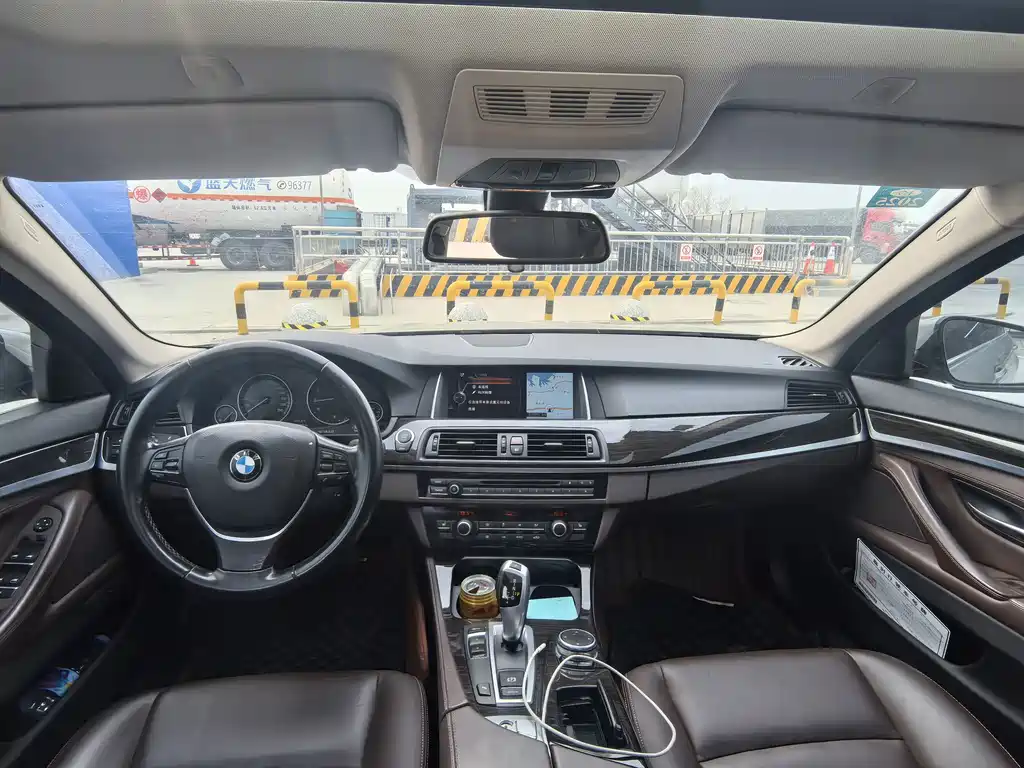 BMW 5 Series 2015 — фото 8