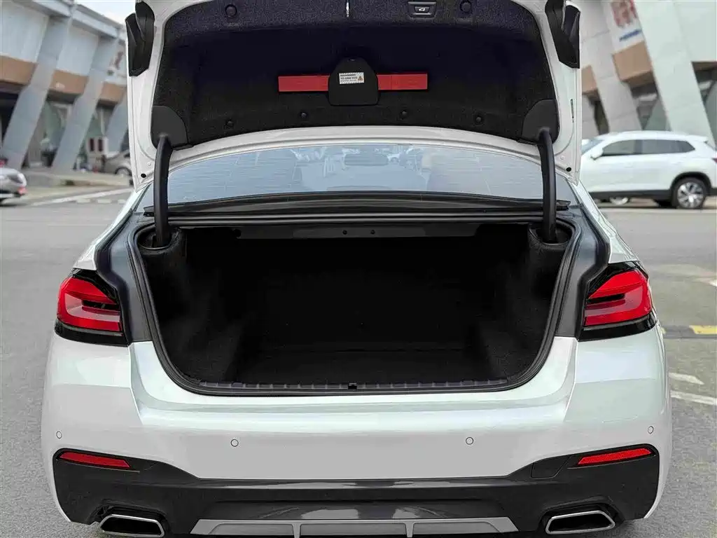 BMW 5 Series 2022 — фото 15