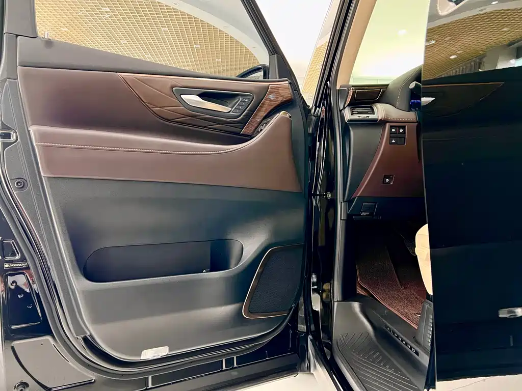 Toyota Alphard 2025 — фото 29