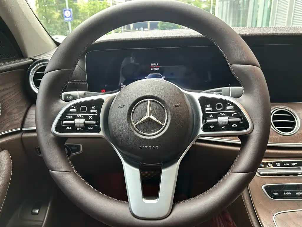 Mercedes-Benz E-Class 2020 — фото 11