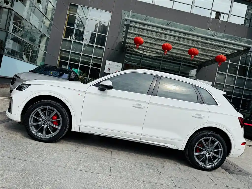 Audi Q5L 2022 — фото 7