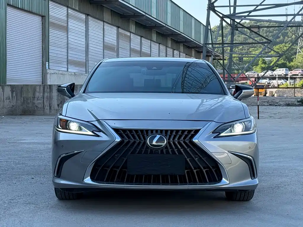 Lexus ES 2022