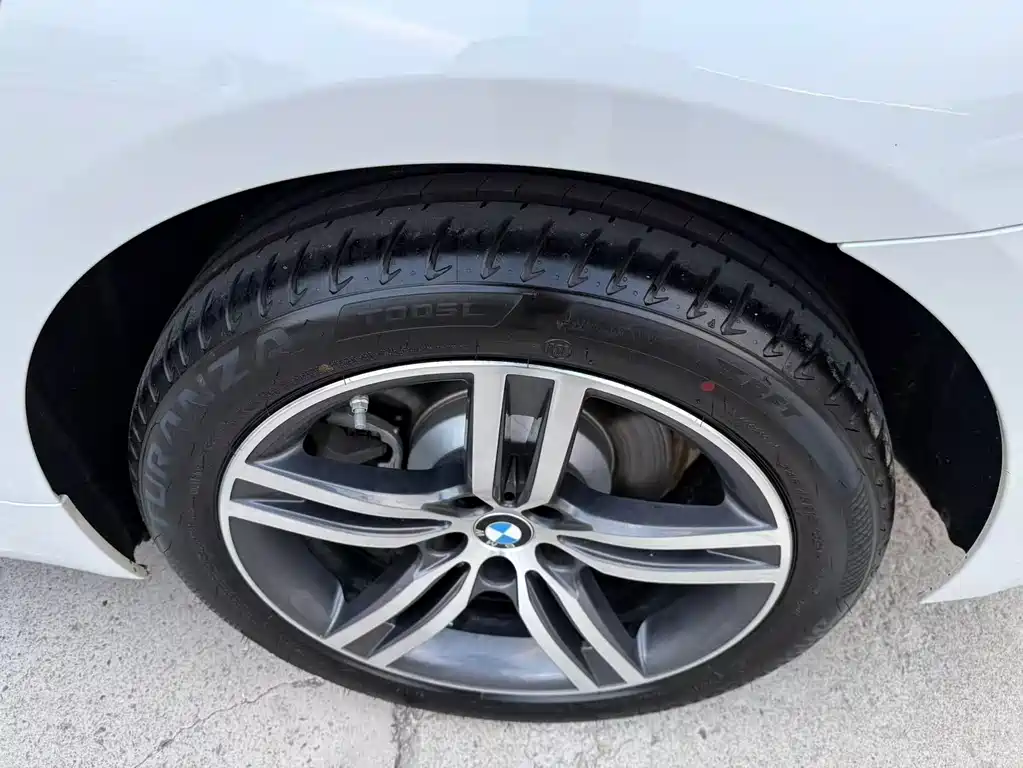 BMW 5 Series 2023 — фото 17