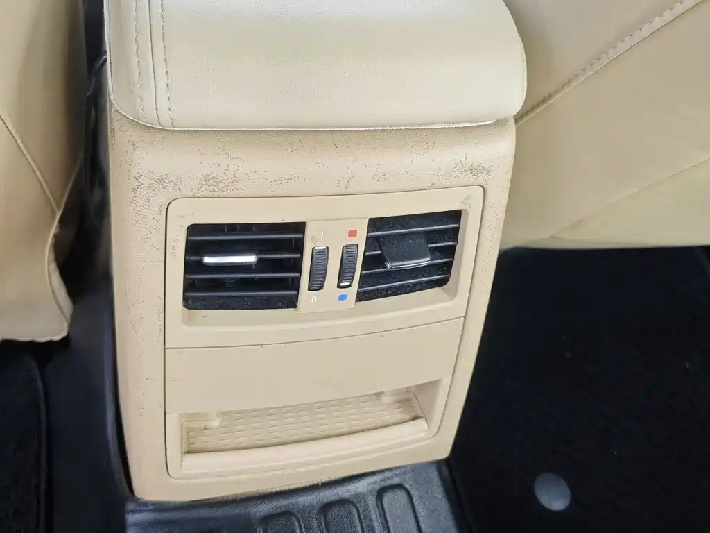 BMW 3 Series 2010 — фото 16