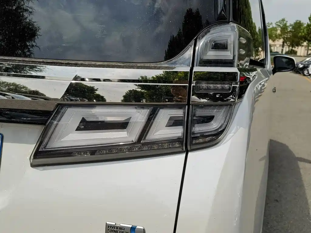 Toyota Vellfire 2021 — фото 18