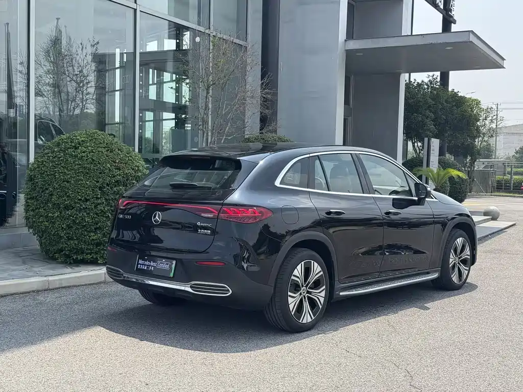 Mercedes-Benz EQE SUV 2025 — фото 12