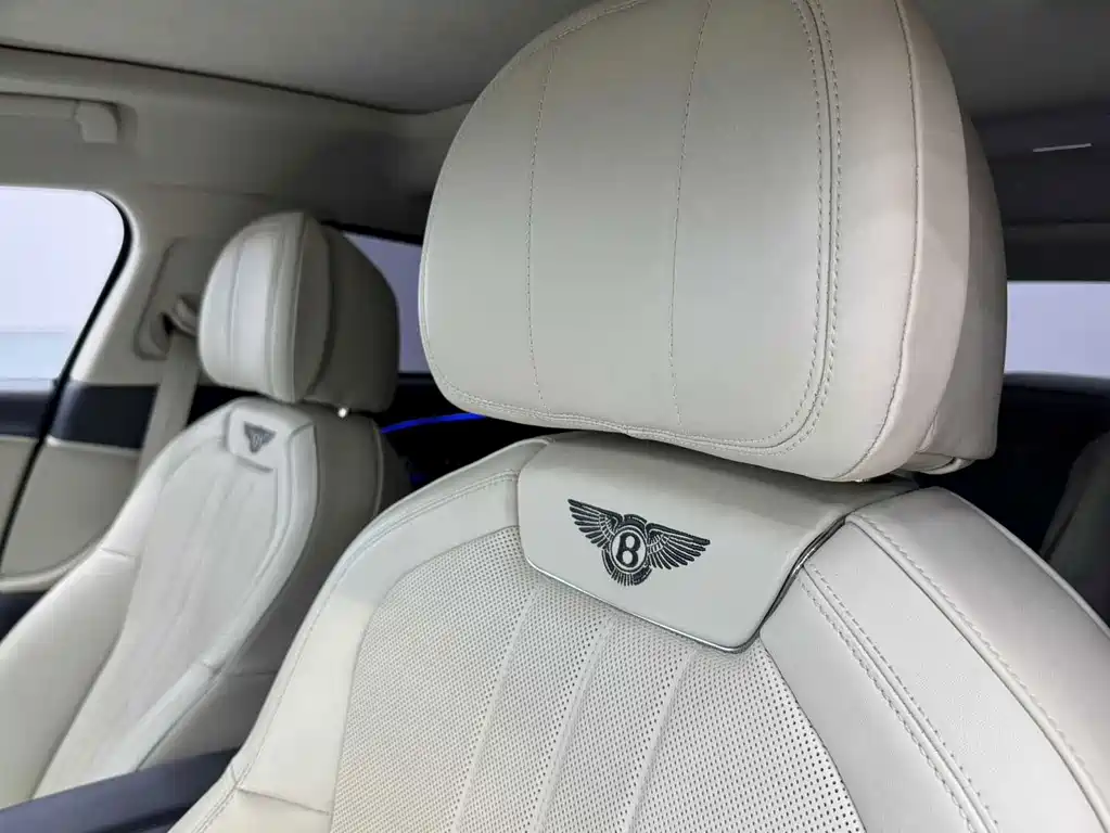 Bentley Flying Spur 2025 — фото 24