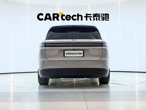 Li Auto i8 2025