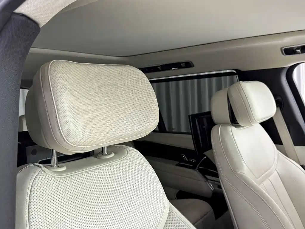 Land Rover Range Rover 2023 — фото 10