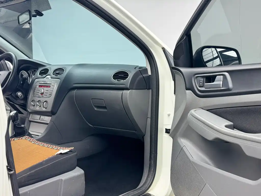 Ford Focus 2015 — фото 13