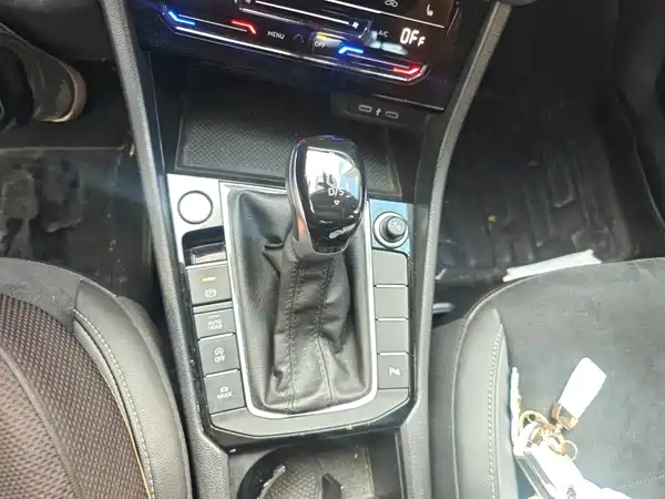 Volkswagen Sagitar 2022