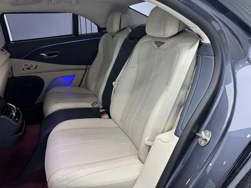 Bentley Flying Spur 2025 — фото 12