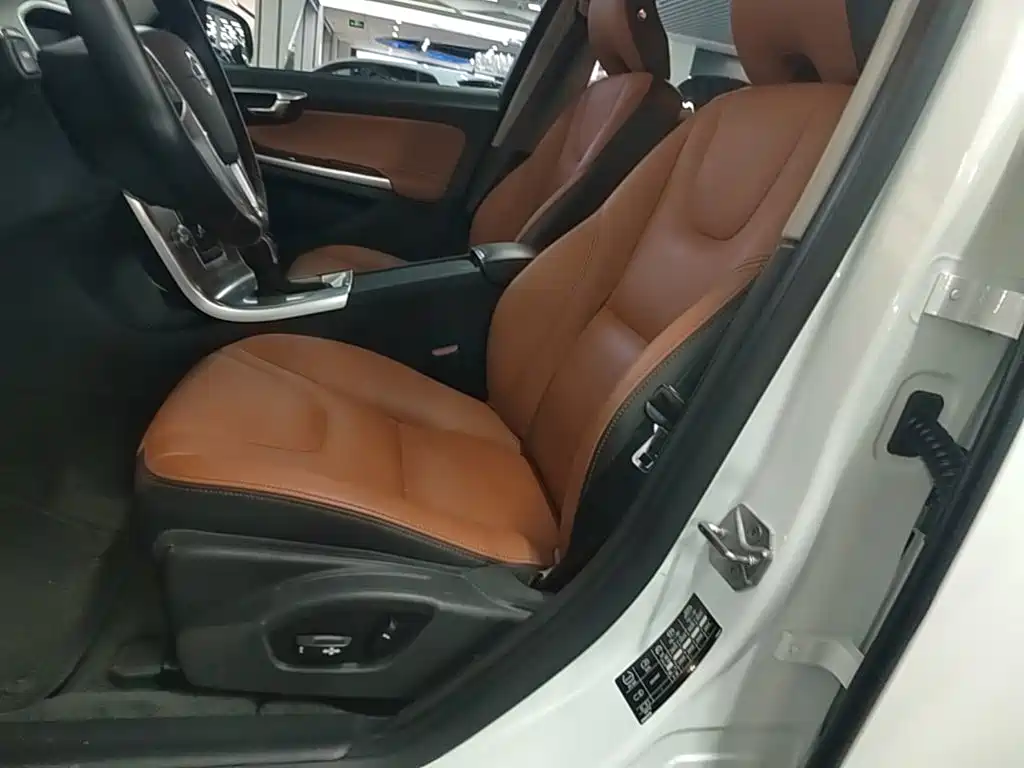 Volvo S60 2017 — фото 15
