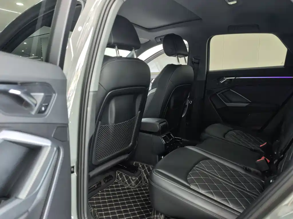 Audi Q3 Sportback 2024 — фото 10